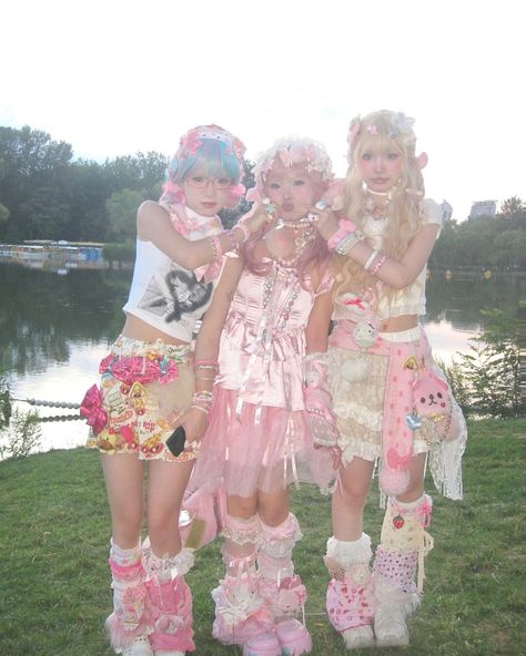 Fairy Kei Fashion Harajuku Style, Decora Kei Outfits, Harajuku Decora Kei, Decora Aesthetic, Decora Harajuku, Harajuku Decora, Fairy Kei Fashion, Kawaii Outfit Ideas, Harajuku Clothes