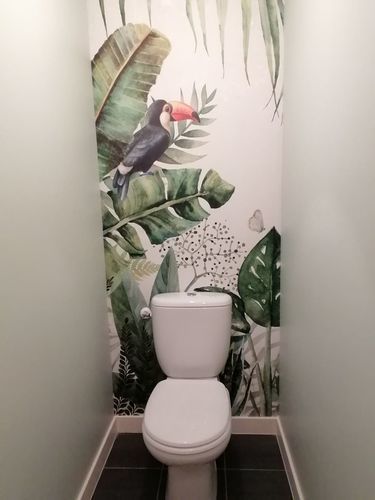 Small Tropical Bathroom Ideas, Small Toilets, Tiny Toilet, Bathroom Sink Units, Toilet Room Decor, Adams Homes, Garden Mural, Tropical Bathroom, Japandi Interior