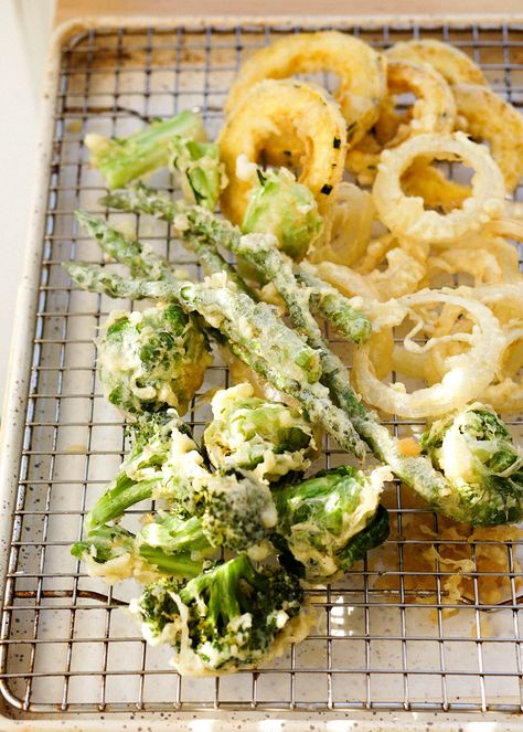 The Best Vegetable Tempura — Eat Cho Food Tempura Vegetables Recipe, Vegetable Tempura Recipe, Veg Tempura, Broccoli Tempura, Zucchini Tempura, Tempura Broccoli, Tempura Veggies, Tempura Recipes, Veggie Tempura