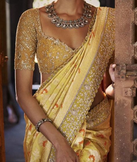 Blouse For Banarasi Saree, Diwali Fits, Yellow Banarasi Saree, Pastel Saree, Indian Wedding Dress Modern, Saree Jacket Designs, Simple Saree Designs, Traditional Blouse Designs, Bridal Lehenga Collection