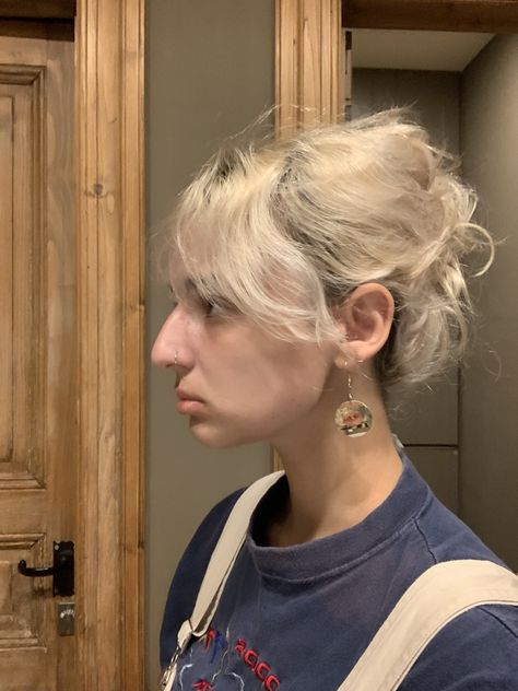 Short Hair For Big Noses, Women With Hooked Noses, Hawk Nose Women, Nose Piercing On Big Nose, Big Nose Side Profile, Long Nose Women, Hooked Nose Front View, Big Nose Piercing, Polish Nose