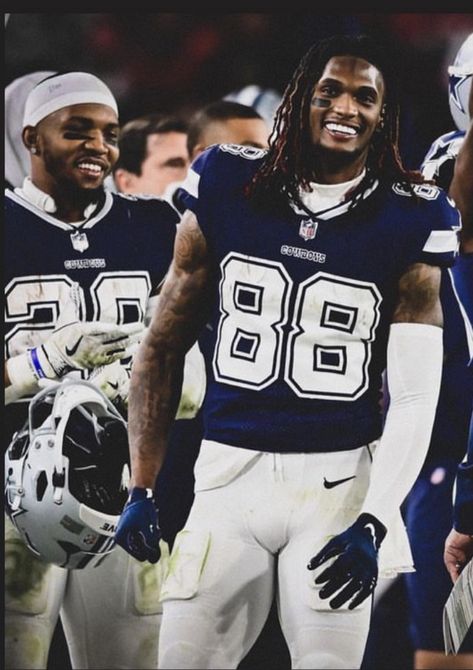 Fine Nfl Players, Black Nfl Players, Ceedee Lamb Wallpaper, Nfl Wives, Dallas Cowboys Images, Guys Grooming, Ceedee Lamb, Dallas Cowboys Players, Dallas Cowboys Football Team