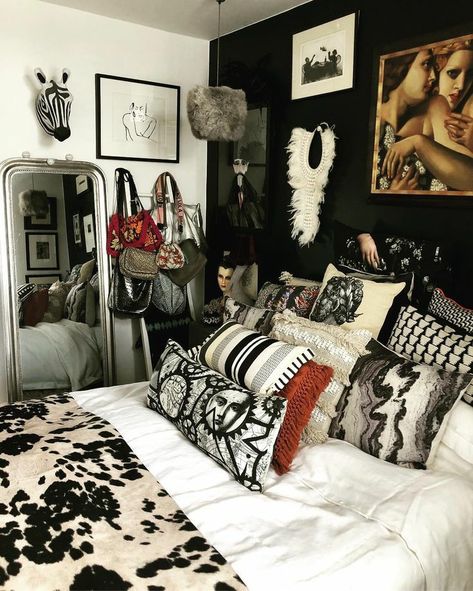 Simply Living Room Decor, Dark Eclectic Bedroom, Lovely Morning, Eclectic Bedroom, Have A Laugh, Room Inspiration Bedroom, White Bedroom, Room Ideas Bedroom, Dream House Decor