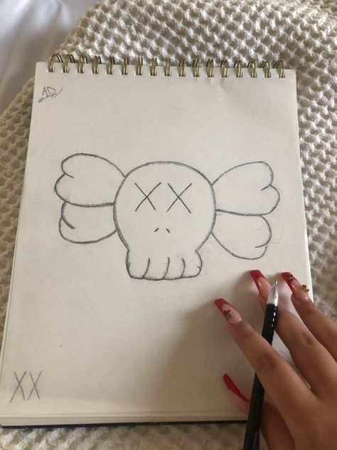 Kaws Sketch Flower, Kaws Painting Ideas On Canvas Easy, Klaws Drawings, Kaws Drawing Sketch, Kaws Drawing Outline, Kaws Sketch Easy, Drawing Ideas Kaws, How To Draw Kaws, Easy Art Drawings For Beginners