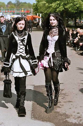 Goth Subcultures, Mallgoth Aesthetic, J Goth, Goth Crochet, Perky Goth, Bubble Goth, Goth Subculture, Arte Punk, Alt Outfits