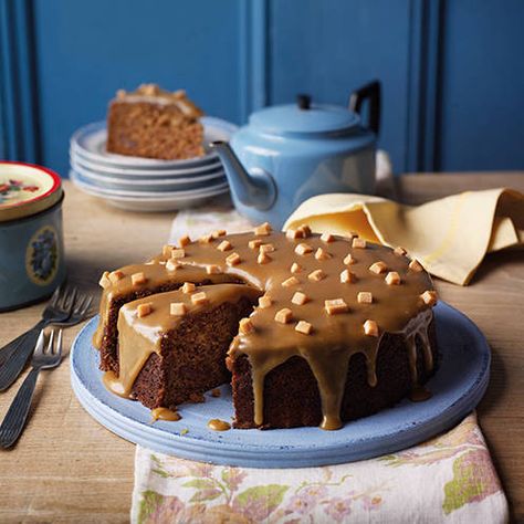 This soft and moreish Sticky toffee cake is sure to become a firm tea-time favourite. Toffee Cake Recipe, Sticky Toffee Cake, Toffee Cake, Sticky Toffee Pudding, Sponge Cake Recipes, Sticky Toffee, Jamie Oliver, Food Cakes, Sponge Cake