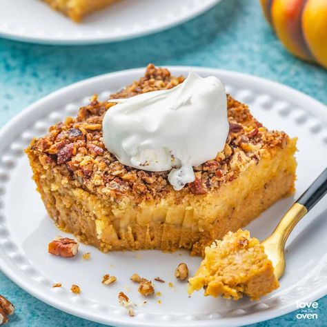 Pumpkin Crunch Cake Pumpkin Crunch Cake Recipe, Fun Fall Recipes, Crunch Cake Recipe, Pumpkin Bundt Cake Recipes, Pumpkin Poke Cake, Cheesecake Bars Easy, Cake Mix Cakes, Pumpkin Streusel Muffins, Pumpkin Crisp