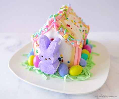 Easter Peeps House Pop Tart Easter House, Easter Kids Snacks, Egg House, Easter House, Confetti Cupcakes, Piping Frosting, Leftover Candy, Easy Easter Desserts, Strawberry Frosting