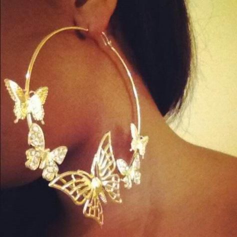 Have the same earrings and always get lots if compliments Butterfly Hoop Earrings, Dope Jewelry, Jewelry Lookbook, Big Earrings, Girly Jewelry, Dream Jewelry, Gold Fashion, Cute Earrings, Silver Hoop Earrings