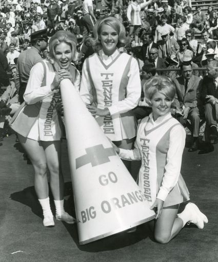 University of Tennessee cheerleaders through the years Throw Back Aesthetic, Vintage Cheerleader Aesthetic, Collegiate Aesthetic, 1950s Cheerleader, Vintage Cheerleader, University Of Tennessee Aesthetic, 70s Cheerleader, Vintage University Of Tennessee, School Cheerleading