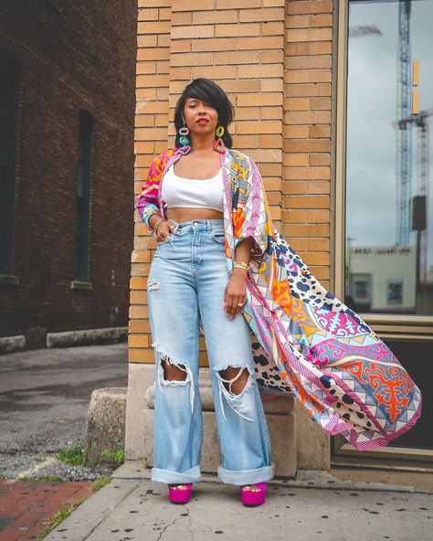 Kimono style, Sweenee style, how to wear kimono, outfit idea, distressed denim Winter Kimono Outfit, Blue Denim Outfit, Spring Denim Outfits, Chic Denim Outfits, Blue Denim Outfits, How To Wear Kimono, Ripped Jeans Look, Sweenee Style, Winter Kimono