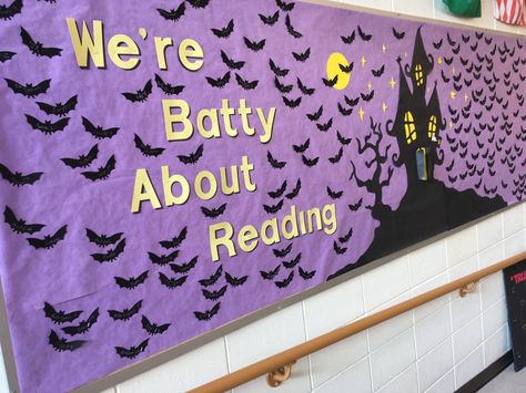 Library AR Halloween bulletin board. Each bat stands for a passed AR test. Halloween Decorations Bulletin Boards, Bat Bulletin Board Ideas, Bat Bulletin Board, Halloween Library Bulletin Board Ideas, Fall Themed Library Bulletin Boards, Halloween Library Bulletin Boards, Autumn Library Bulletin Boards, Halloween Book Displays Library, Library Halloween Bulletin Boards