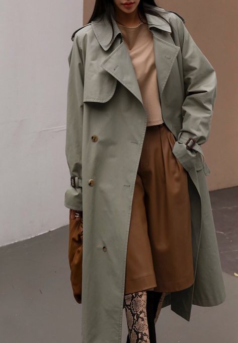 Mint Trench Coat Outfit, Oversized Trench, Rain Trench Coat, Green Trench Coat, Oversized Trench Coat, Fashion Trend Forecast, Elegant Outfit Classy, Trench Coat Outfit, Grey Trench Coat