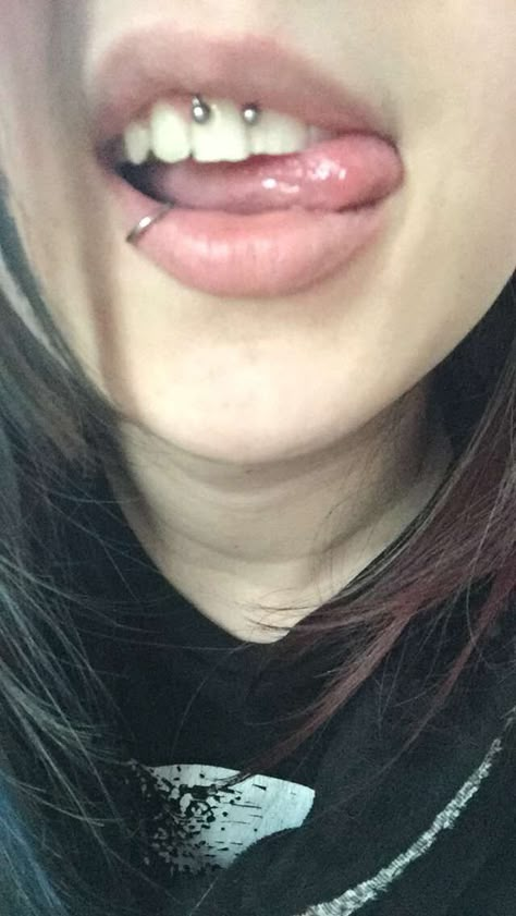 Smiley / lip ring Left Lip Piercing, Inner Lip Piercing, One Side Lip Piercing, Single Lip Piercing, Lip Piercing On Small Lips, Small Lip Piercing, Lip Peicerings, Lip Percing, Side Lip Piercing