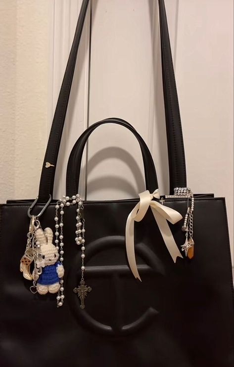 Bags Accessories, Jane Birkin Inspired Bag, Accessories Bag, Birkinifying Bag, Bag Decorating Ideas, Jane Birkinifying Bag, Bag Decoration, Birkin With Charms, Cute Bag Charms Aesthetic