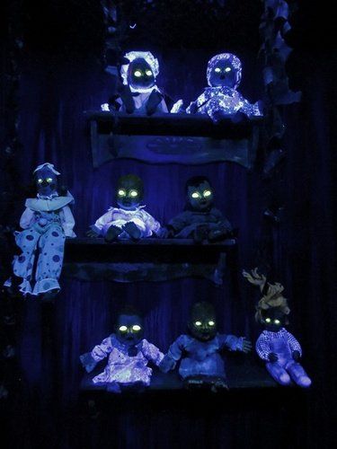 Haunted doll room.  I used Dayglo UV yellow paint for the eyes.  It almost looked like there was a light bulb inside each of them! Spooky Cabin, Haunted Hallway, Porche Halloween, Strašidelný Halloween, Haunted Trail, Haunted Carnival, Haunted Maze, Halloween Haunted House Decorations, Halloween Circus