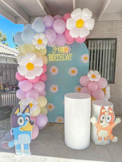 Daisy Party, Simple Birthday Decorations, Second Birthday Ideas, Third Birthday Party, 2nd Birthday Party Themes, Birthday Party Theme Decorations, Mia 3, Baby Birthday Party, 6th Birthday Parties