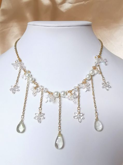 Trendy Crochet Necklace New Design 2023 https://youtu.be/Mes34Vk6238 Wire Beaded Jewelry, Crystal Beads Necklace Design, Drop Beads Necklace, Dangling Necklace, Drops Necklace, Sparkly Crystals, Handmade Crystal Necklace, Antique Necklaces Design, Pretty Jewelry Necklaces