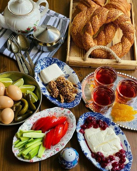 Iranian Breakfast, Persian Breakfast, Arab Aesthetic, Food Flatlay, Turkish Breakfast, Persian Cuisine, Iranian Food, Egyptian Food, Healthy Food Dishes