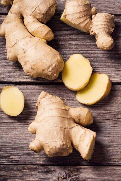 Yes, you can freeze fresh ginger. Learn a helpful tip in the article. To freeze ginger root just slice it into small pieces and put it in an airtight container. #DIY #Cooks #KitchenTips Freeze Ginger Root, Freeze Ginger, Storing Fresh Ginger, Ingredients Photography, Vegetable Pictures, Food Health Benefits, Dry Ginger, Homemade Lemonade, Cooking 101