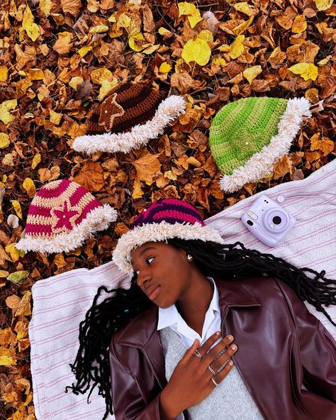 Star Fuzz Beaniez ⭐️ I really love the outcome of my mini photoshoot with my sister 🤭💕 #crochet #aesthetic #autumn #explore #crochetaddict #smallbusiness #exploremore #ootd #slowfashion #explorepage #crochetcoutureuk Crochet Photoshoot Ideas, Crochet Girlies, Crochet Photoshoot, Ruffle Scrunchie, Mini Photoshoot, Crochet Aesthetic, Crochet Ruffle, Aesthetic Autumn, My Sister