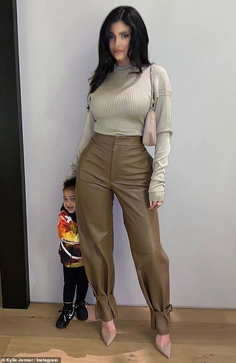 Photobomber: The 22-year-old also took to her story with an outtake, showing Stormi smiling while hiding behind her leg Kylie Jenner Outfits Casual, Kylie Jenner Street Style, Stile Kylie Jenner, Look Kylie Jenner, Looks Kylie Jenner, Trajes Kylie Jenner, Kylie Jenner Look, Kylie Jenner Outfits, Kylie Jenner Style