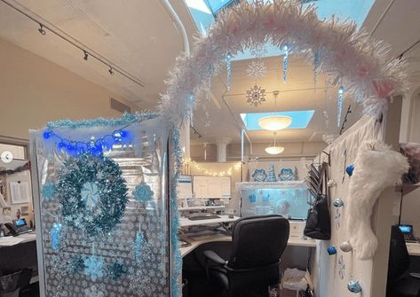 Cubical Holiday Decor Office, Snow Globe Office Cubicle, Gnome Office Decor, Christmas Village Cubicle Ideas, Winter Wonderland Office Decorations Diy, Winter Cubicle Decorations, Holiday Cubicle Decorations, Decorate Cubicle At Work For Christmas, Office Window Christmas Decorations