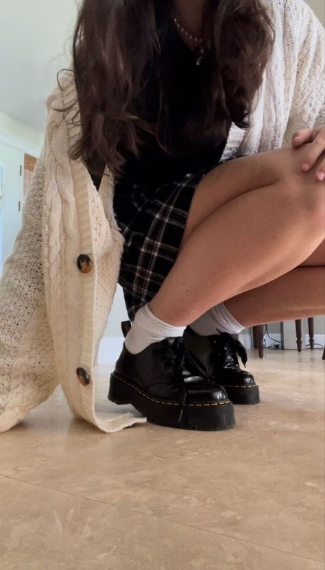 Outifts Dr Martins, Olivia Rodrigo Outfits Doc Martens, Low Rise Dr Martens, Oxfords Doc Martens, Doc Marten School Outfit, Low Dr Martins Outfits, Outfits With Low Top Doc Martens, Doc Martens Astetic, Doc Martens Cottagecore