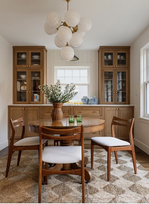 Oak Dining Table Styling, Dining Table With Window Seat, Dining Table Under Window, Japanese Minimalist Dining Room, Small Dining Room Next To Kitchen, Kitchen Flowing Into Dining Room, Dining Room Inside Kitchen, Billy Bookshelf Dining Room, Modern Tudor Dining Room