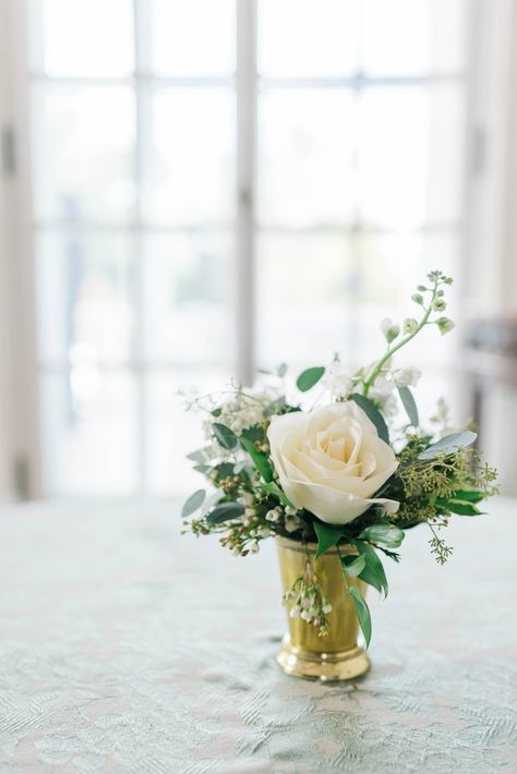 Simple white, green, and gold centerpiece for cocktail hour Cocktail Flower Arrangements, Green Gold Centerpiece, Simple Green And White Centerpieces, Green And Gold Flower Arrangements, Small Gold Centerpieces, Simple White Flower Arrangements, Green White Gold Centerpiece, Simple White Flower Centerpieces, Simple White And Green Centerpiece