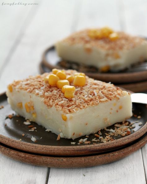 MAJA BLANCA (COCONUT MILK PUDDING) (Filipino Recipe) Light and soft, coconut pudding with corn kernel. Coconut Milk Pudding, Easy Filipino Recipes, Filipino Dessert Recipes, Foxy Folksy, Pinoy Dessert, Filipino Food Dessert, Milk Pudding, Filipino Recipe, Cake Mug