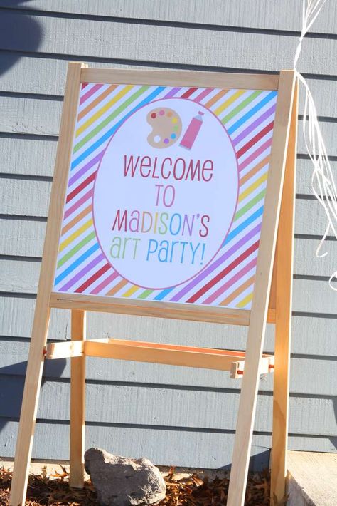 Rainbow Art Party | CatchMyParty.com Art Party Signs, Art Birthday Party Ideas, Artsy Party, Kids Art Party, Art Themed Party, Artist Party, Painting Birthday Party, Artist Birthday, Frida Art