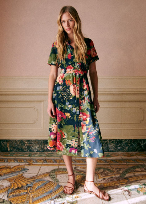 Embrace the vibrancy of spring with our Adèle Dress, featuring the enchanting Trianon print inspired by the radiant streets of Palermo. This short-sleeved midi dress boasts a belted waist, classic collar, and charming patch pockets on the chest. Complete with a button placket on the front, it's perfect for adding a touch of elegance to your warm-weather wardrobe. Explore more on sezane.com Petite Fashion Dresses, Vintage Casual Dress, Outdoor Spring Wedding Guest Outfit, Atx Outfits, Semi Formal Wedding Guest Dress Summer, Casual Work Dresses For Women, Rehearsal Dinner Outfit For Guest, Elyce Arons, Flower Dress Outfit