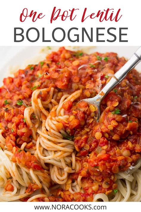 Easy Vegan Lentil Bolognese is hearty, flavorful and so satisfying! Simple to make in 1 pot, and perfect over spaghetti. #vegan #plantbased #vegetarian Lentil Bolognese Slow Cooker, Lentil Spaghetti Bolognese, Lentil Spaghetti, Sauce Spaghetti, Vegan Spaghetti, Lentil Bolognese, Vegan Bolognese, Healthy Vegan Dinner, Vegan Worcestershire Sauce