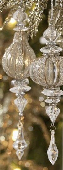 Silver And Gold Christmas Decor, Silver And Gold Christmas, Gold Holiday Decor, Gold Christmas Decor, Elegant Christmas Tree Decorations, Fancy Christmas Ornaments, Silver Christmas Ornaments, Color Decor, Elegant Christmas Trees