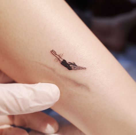 20 fantastic tattoos that make birthmarks and scars come alive: Independent Tattoo, Scar Cover Up, Tattoos To Cover Scars, Scar Tattoo, Tattoos For Women Half Sleeve, Tattoo Cover Up, Gorgeous Tattoos, Tattoo Kits, Cover Up Tattoo