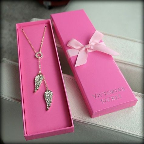 . Victoria Secret Jewelry, Vs Pink Nation, Girl With Green Eyes, Victoria Secret Outfits, Pink Things, Tax Refund, Single Photo, Wing Necklace, Pink Girly Things