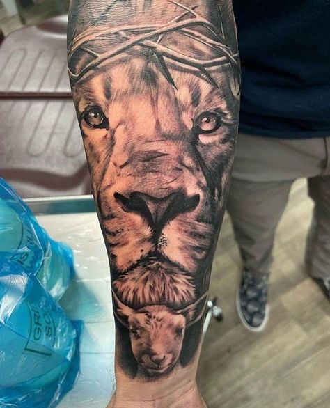 #skulltattoo #tattoosandpiercings #tattooworld #tattooedmuscle #tattooblack #tattoosrock #tattooedlady #tattooers Lion Crown Of Thorns Tattoo, Crown Of Thorns Tattoo, Lion And Crown, Thorns Tattoo, Thorn Tattoo, Lion Crown, Lion And The Lamb, Rocky Mount Nc, Crown Of Thorns