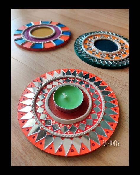 Tea light candle holder Diwali Workshop Ideas, Diwali Decoration Rangoli, Lippan Art On Diya, Rangoli Diya Design, Botal Painting, Diwali Decoration Lights, Diwali Art, Lipan Art, Diwali 2022