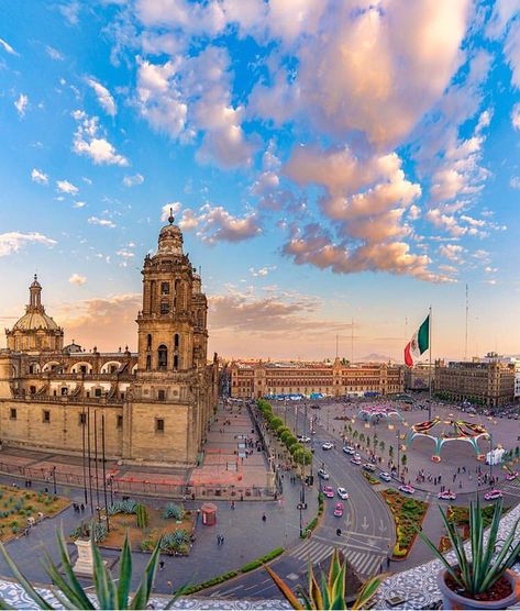 Mexico City Zocalo, Couple Lifestyle, Inca Empire, Belize City, New Spain, America Latina, México City, Travel Reading, American Travel