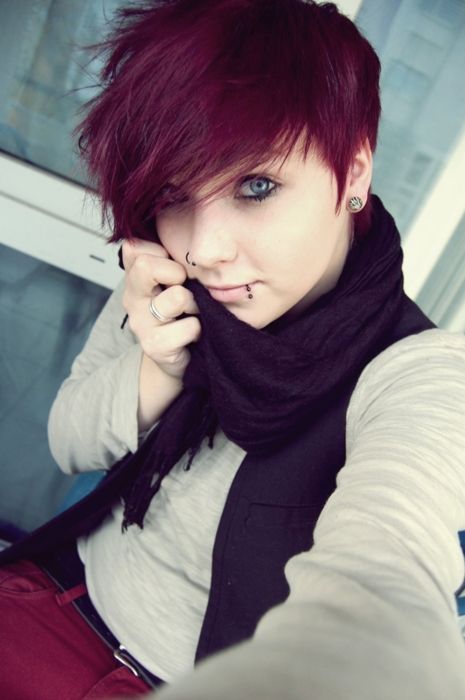 i loove this! if i looked good with short hair and i didnt want long hair so much id defiantly do this Punk Pixie Cut, Short Emo Hair, Scene Haircuts, Short Punk Hair, Cute Pixie Haircuts, Kelly Osbourne, Hair 2018, Punk Hair, Emo Hair