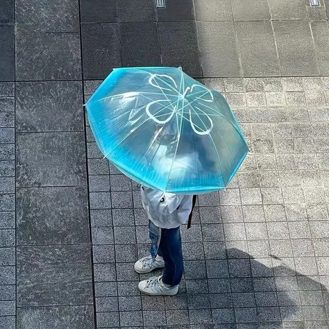 Jellyfish Pattern Transparent J Shaped Handle Automatic - Temu United Kingdom Jellyfish Umbrella, Umbrella Jellyfish, Mizuki Cosplay, Miraculous Ladybug Toys, Moon Jelly, Moon Jellyfish, Cool Umbrellas, Transparent Umbrella, Sea Jellies