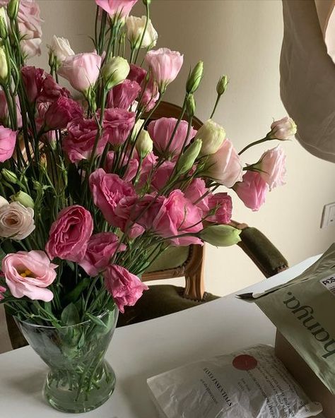 @fitsrepeater on Instagram: "Started the day with pink bouquet! 🌸💝 Notebook is @shophanya #friendsofhanya #flowersoftheday #eustoma" Eustoma Bouquet, Eustoma Flower, Flower Soft, Pink Bouquet, Start The Day, Pretty Flowers, Flowers Bouquet, Vision Board, The Day