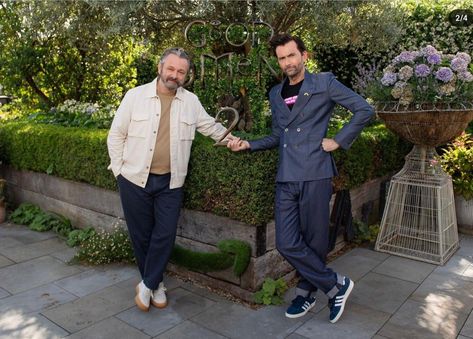 David Tennant Funny, Good Omens Season 2, David Tennant Michael Sheen, David Tennant And Michael Sheen, John Mcdonald, Michael Sheen And David Tennant, Good Omens 2, David And Michael, Day In London