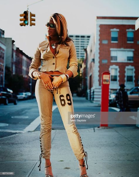 Kelis Style Outfits, Kelis Outfits, Kelis 2000s, Kelis Style 2000s, Kelis Style, 00’s Fashion, Viking Woman, Fur Clothing, Black Y2k