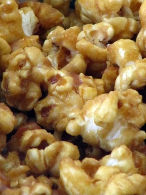 Amish Caramel Corn Amish Caramel, Amish Desserts, Carmel Popcorn, Caramel Corn Recipes, Snacks Sweet, German Foods, Christmas Snack, Christmas Cookbook, Popcorn Treats