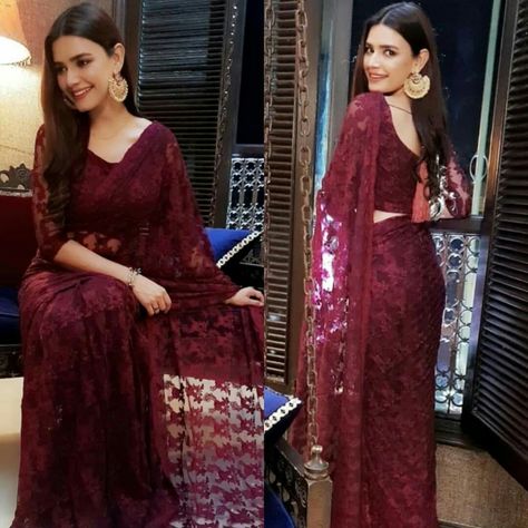 Pakistani Saree, Maroon Colour, Sarees For Girls, Pakistani Formal Dresses, Pakistani Fashion Party Wear, Designer Saree Blouse Patterns, Saree Blouse Designs Latest, Sarees Party Wear, Simple Pakistani Dresses