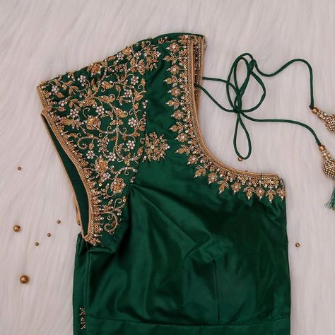 Green Pattu Blouse Designs, Pallu Designs, Embroidery Butta, Draping Saree, Green Blouse Designs, Maggam Blouses, Latest Blouses, Client Diaries, Blouse Works