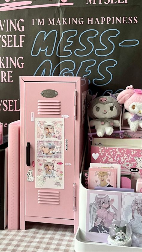 Mini Locker Decor, Display Plushies, Mini Locker, Kpop Desk, Kpop Deco, Locker Decorations, Kpop Room, Kpop Diy, Kpop Collection