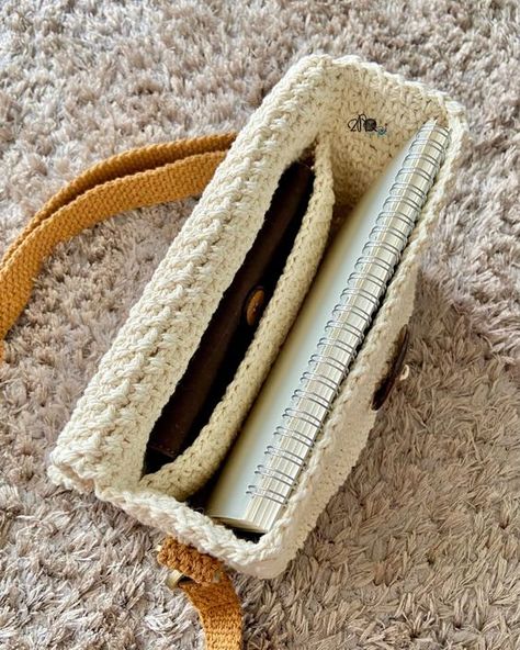 Sturdy Crochet Bag, Cross Body Bag Pattern Free, Notion Inspiration, Crochet Totes, Sling Bag Pattern, Bag Free Pattern, Crochet Sling Bag, Cross Body Bag Pattern, Handbags Patterns